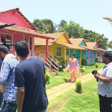 Morjim Queen Beach Resort Exterior foto
