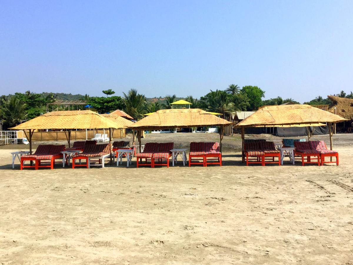 Morjim Queen Beach Resort Exterior foto