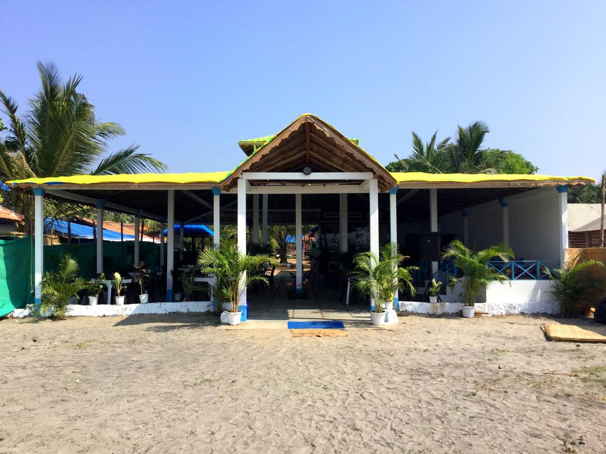 Morjim Queen Beach Resort Exterior foto