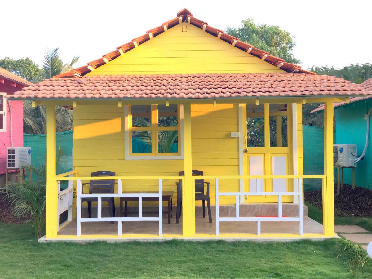 Morjim Queen Beach Resort Exterior foto